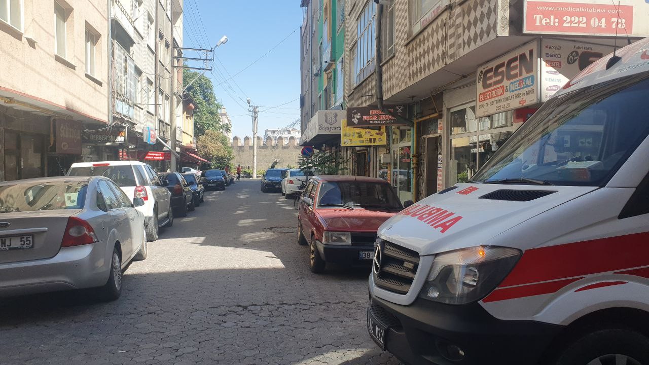 Evinde asılı halde bulundu!