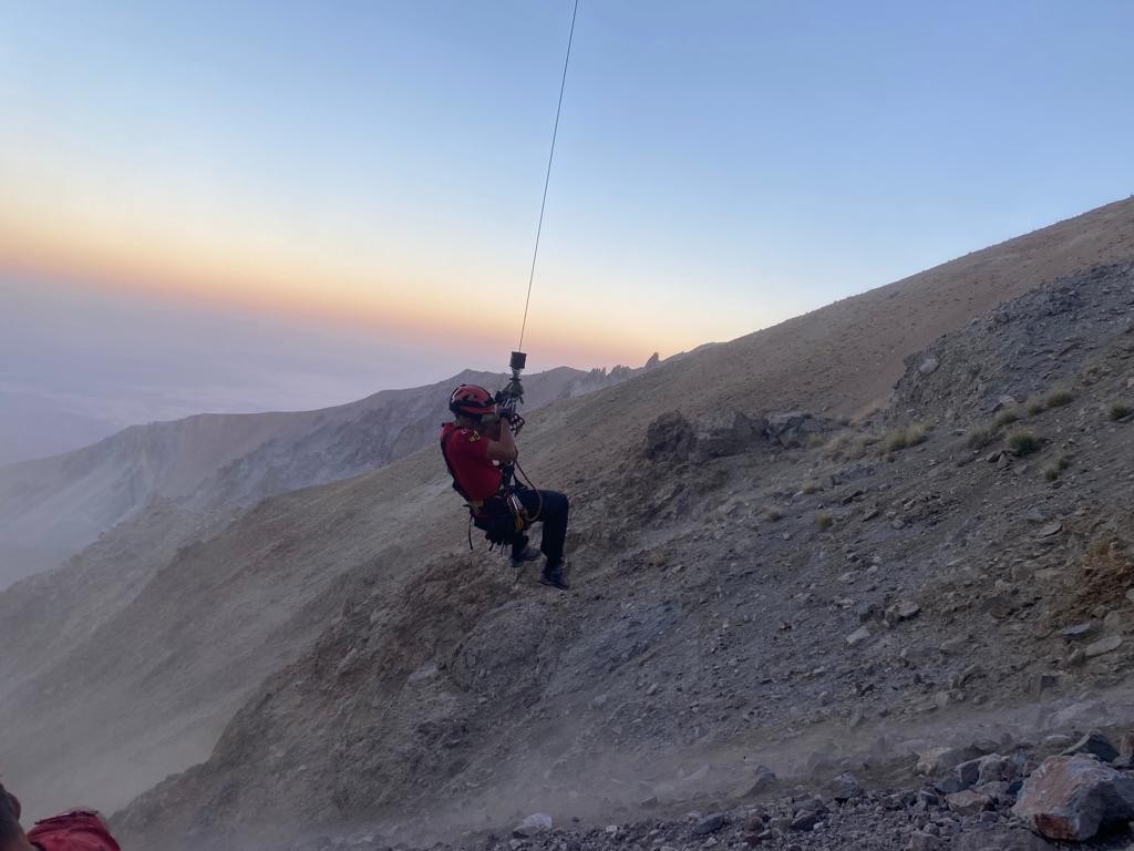 Erciyes tırmanışı yapan dağcıların üzerine kaya düştü!