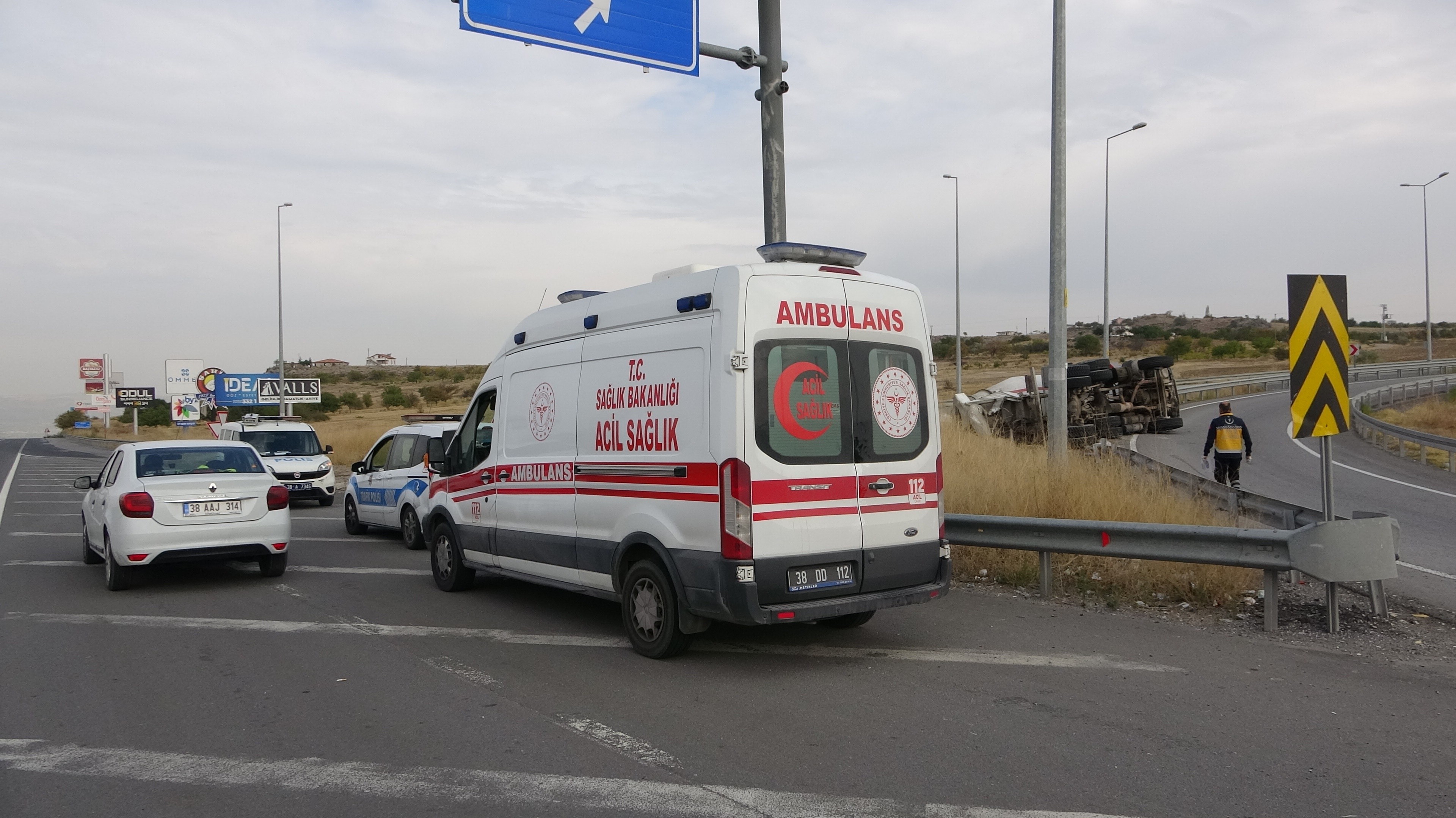 Kağıt gibi ezilen kupadan burnu bile kanamadan çıktı!
