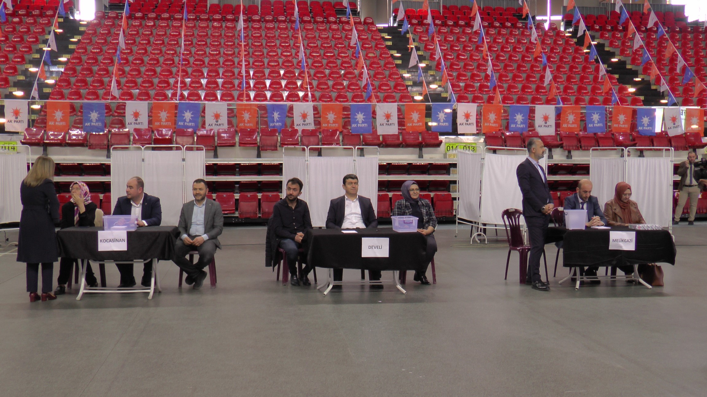 AK Partili Karaaslan: "Biz bu ülkenin meçhule gitmesine izin vermeyeceğiz"