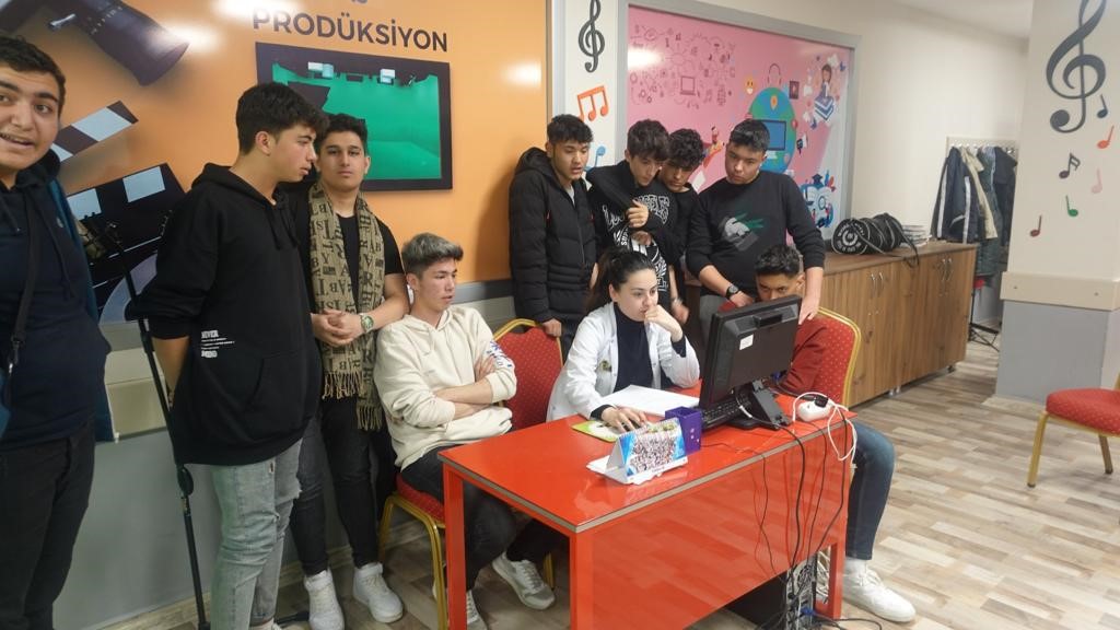 KAYMEK’in ödüllü projesi ‘Değer Gençlik’ zirvede!