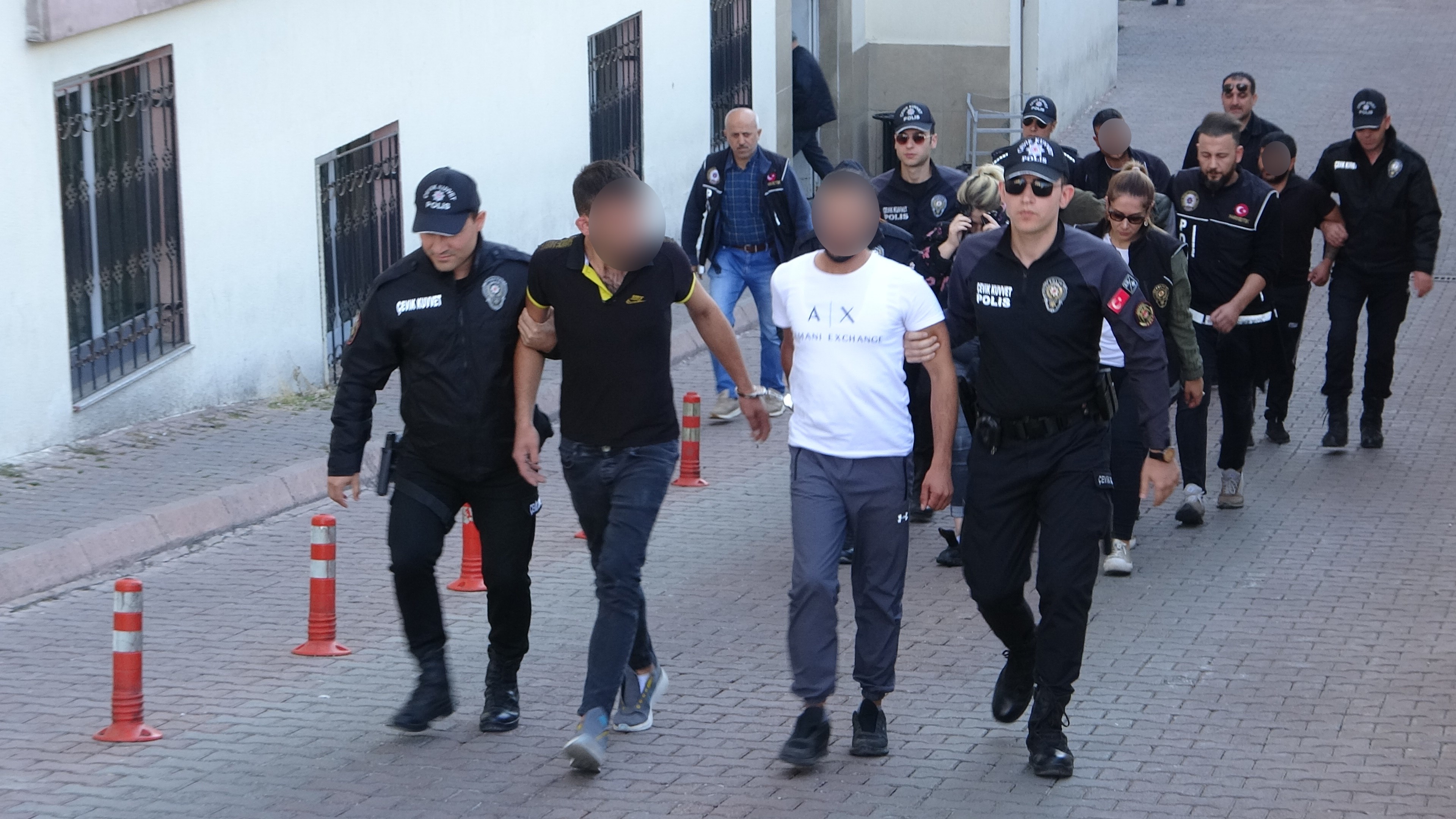Kayseri polisi uyuşturucuya 'aman' vermiyor: 7 gözaltı!