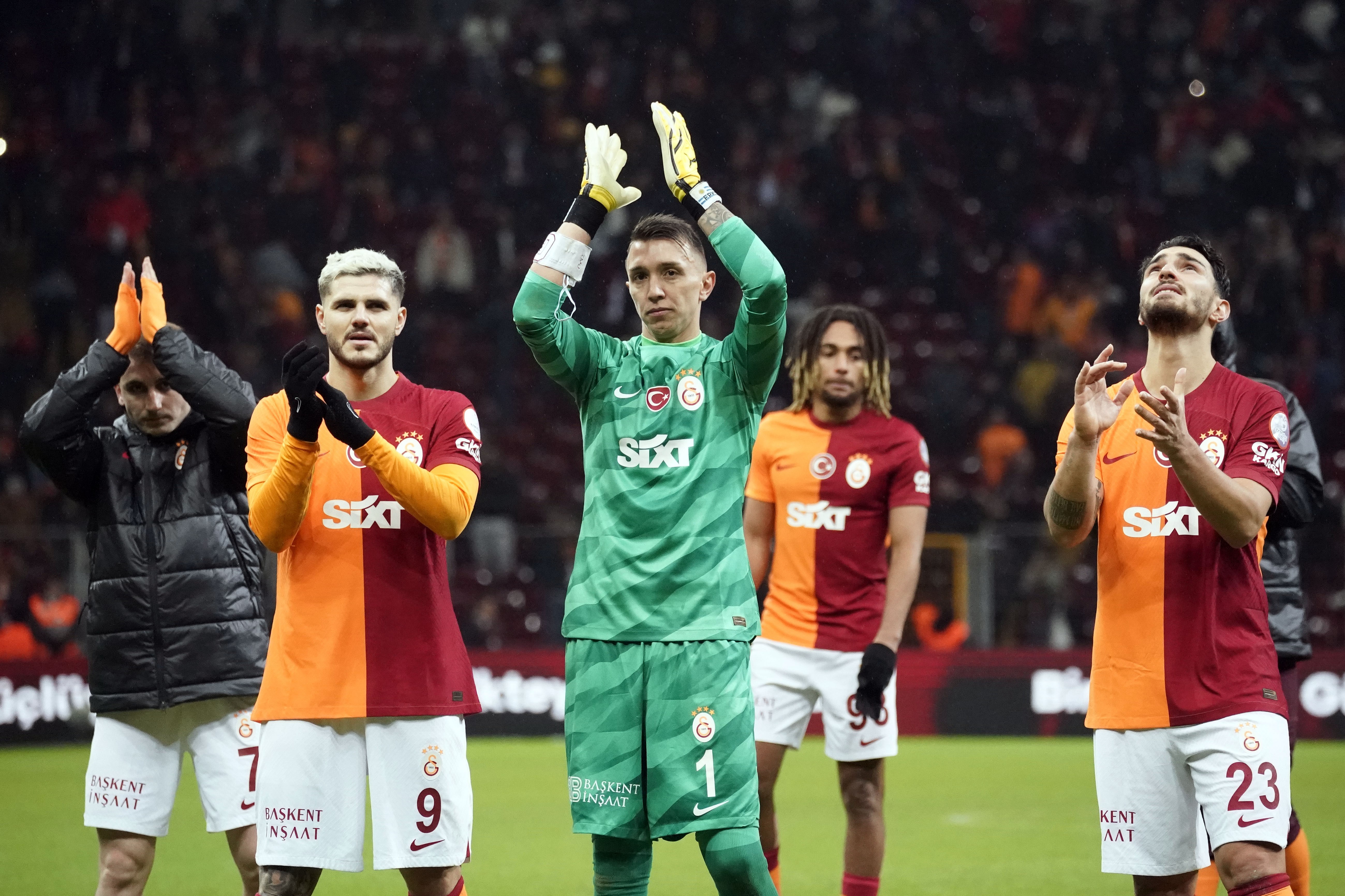 Galatasaray sahasında Adana Demirspor'u 3-1 mağlup etti!