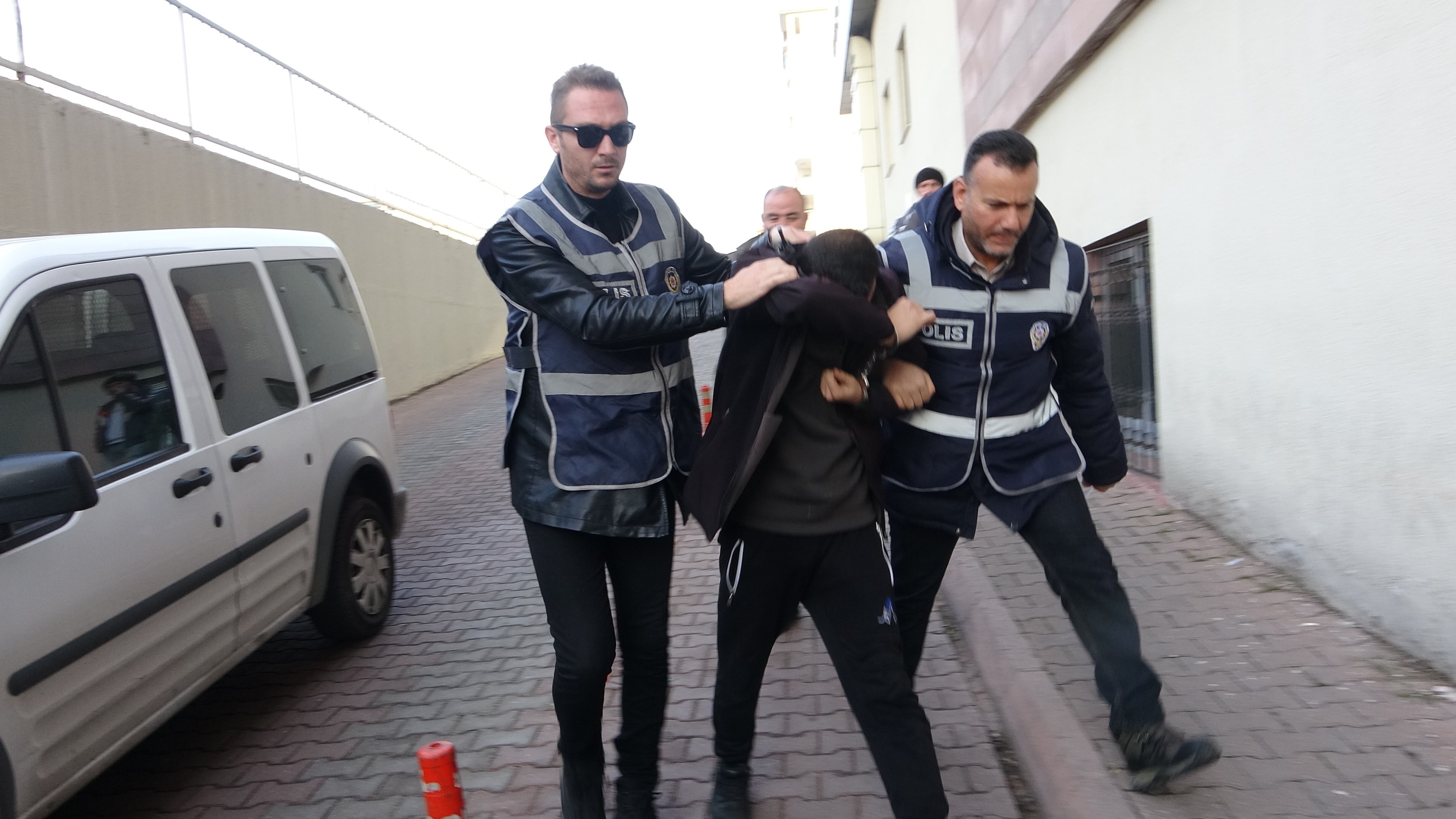 Kayseri'de 7 aracın lastiğini patlatıp "sanki adam öldürdük" diyen şüpheli tutuklandı!