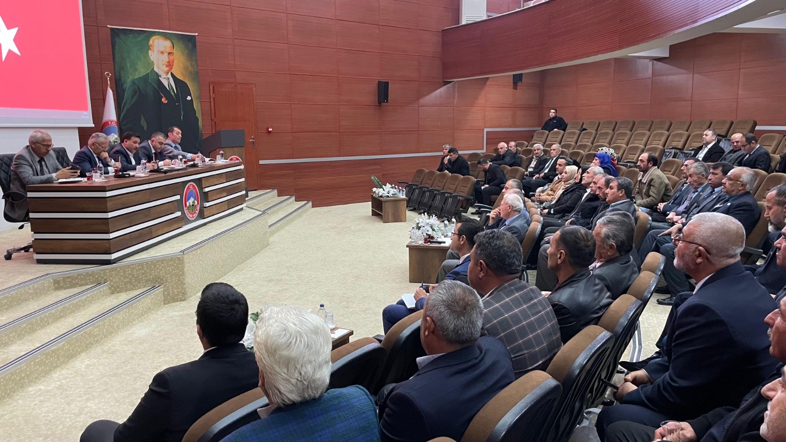 Vali Çiçek mahalle muhtarlarını dinledi!