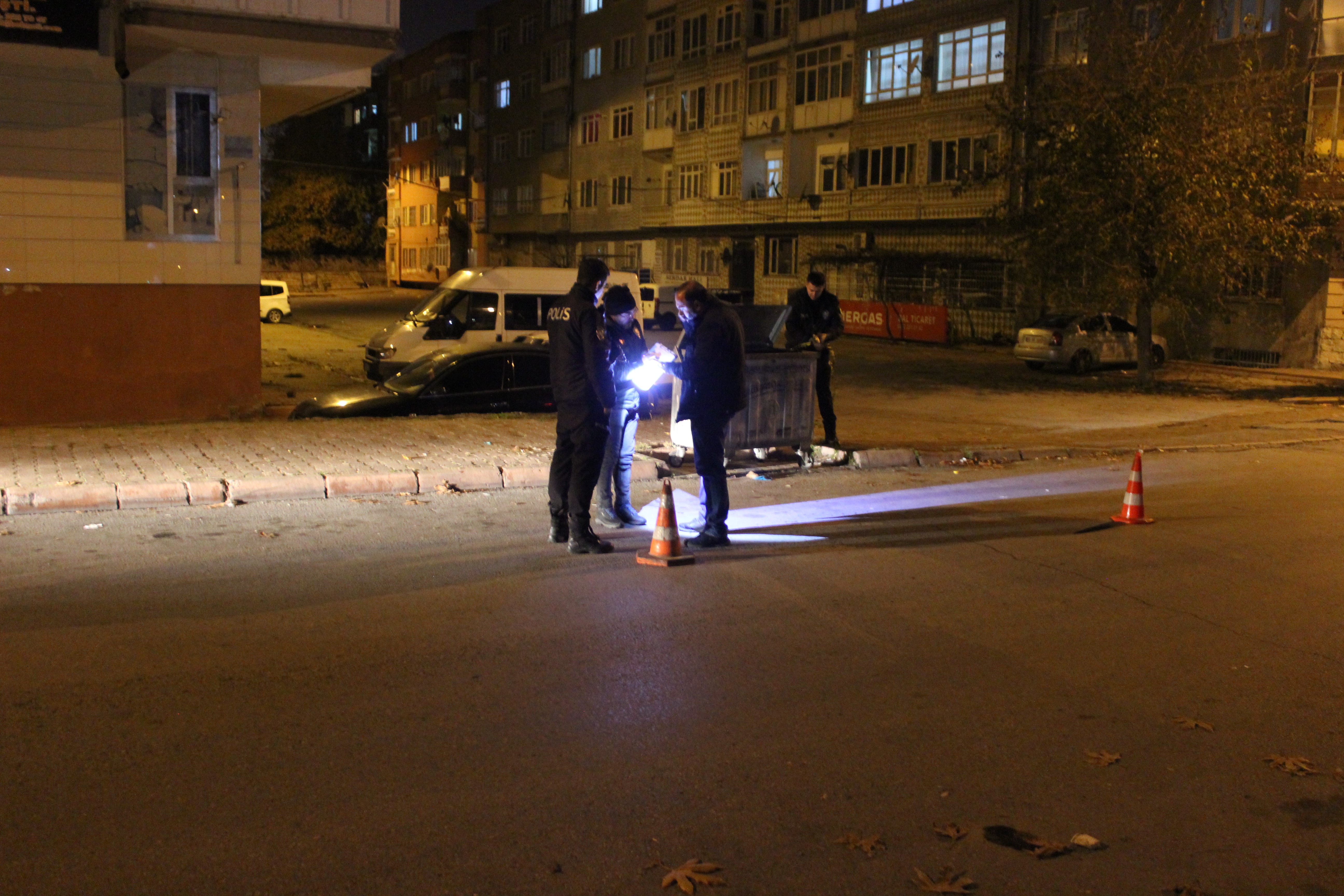 Ablasının dini nikahlı eşini ve yeğenini bıçakla yaraladı!