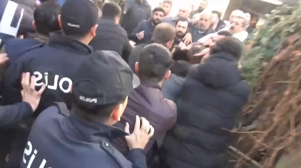 TSK'yı suçlayıcı konuşan DEM Parti yöneticilerine müdahale: 10 gözaltı