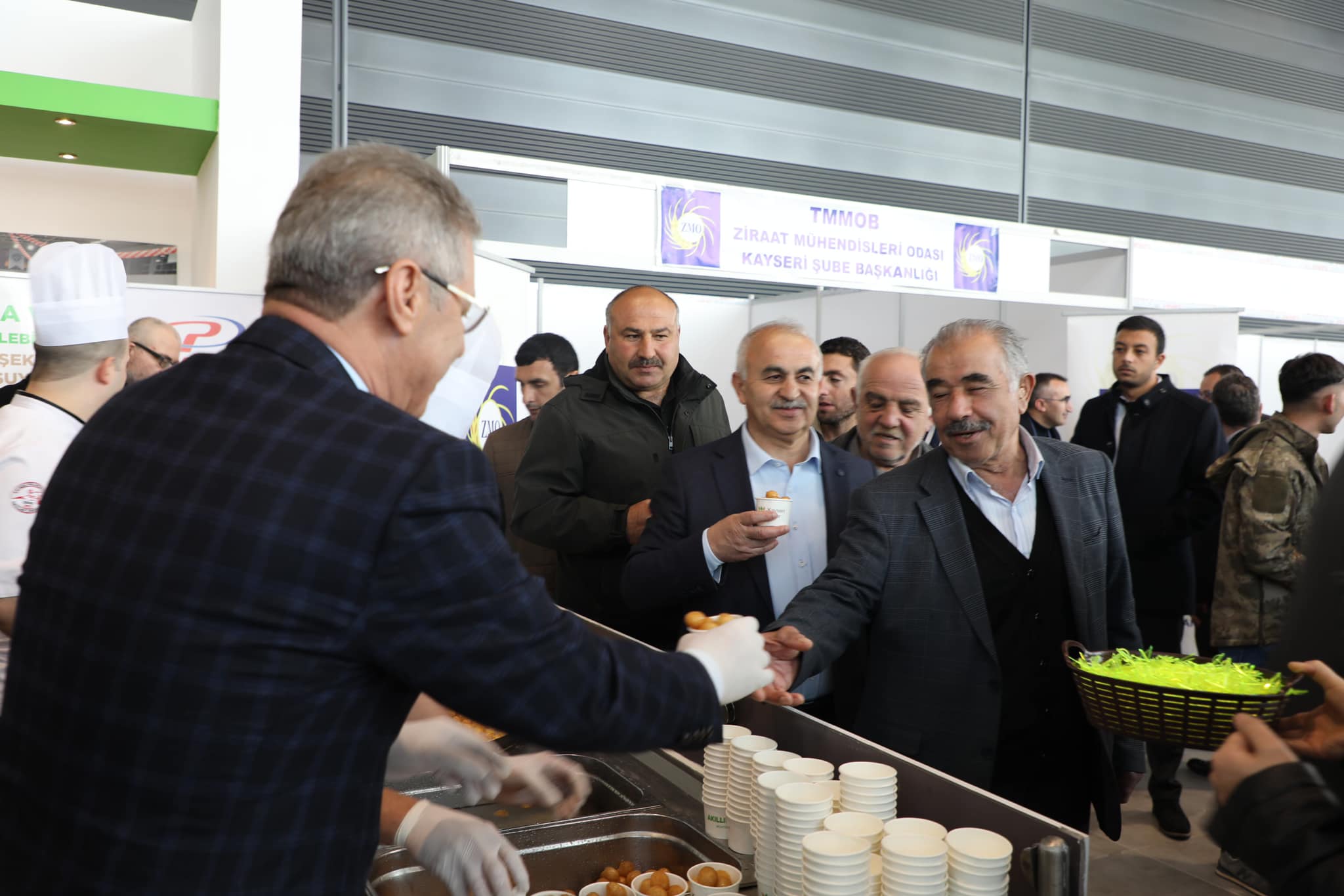 Kayseri Şeker Tarım Fuarı'nda Bakan Yumaklı görsün diye bir günlük stant mı kurdu?