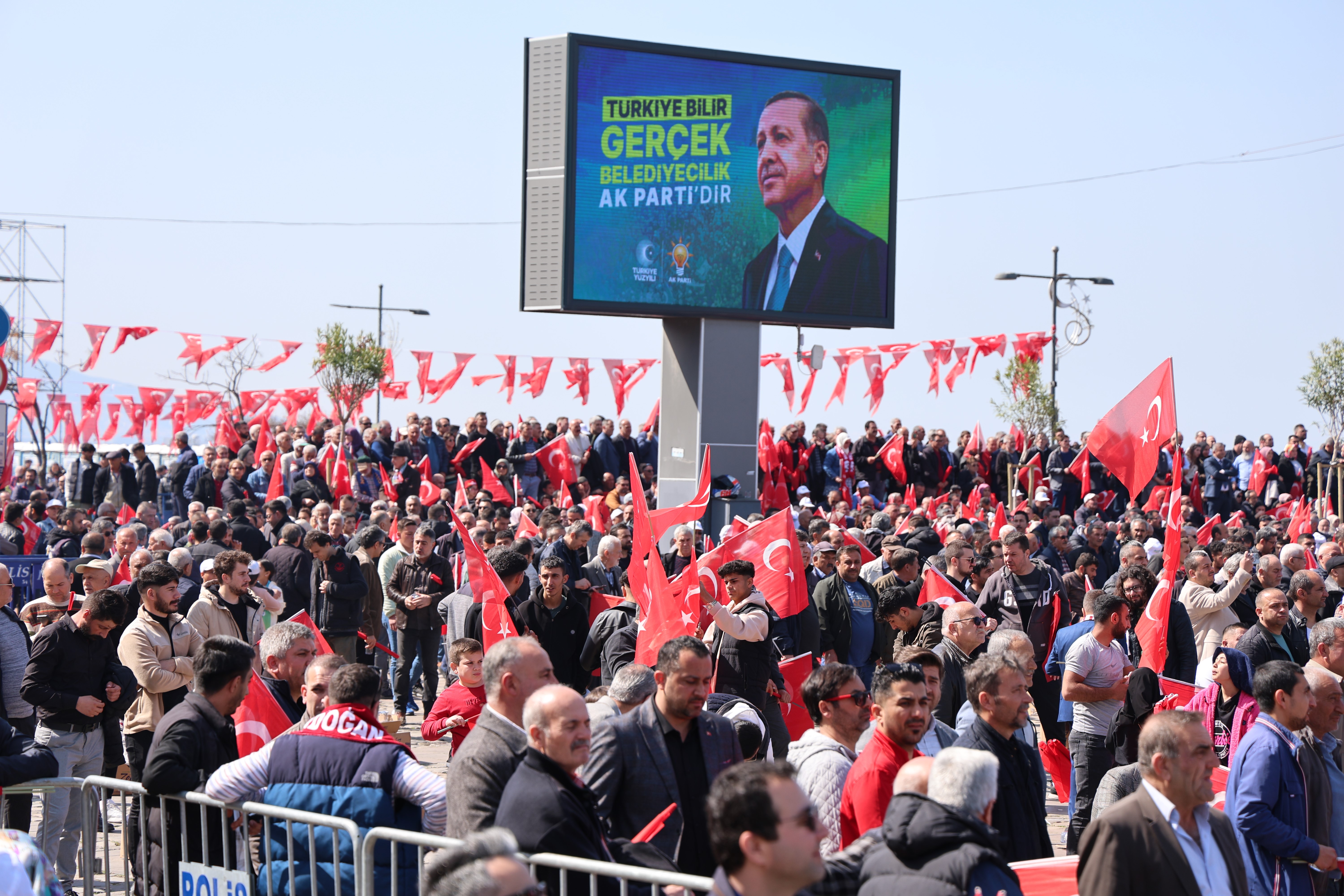Cumhurbaşkanı Erdoğan, İzmir mitinginde konuştu: "Yüzlerine Atatürk maskesi takıp yan gelip yattılar"