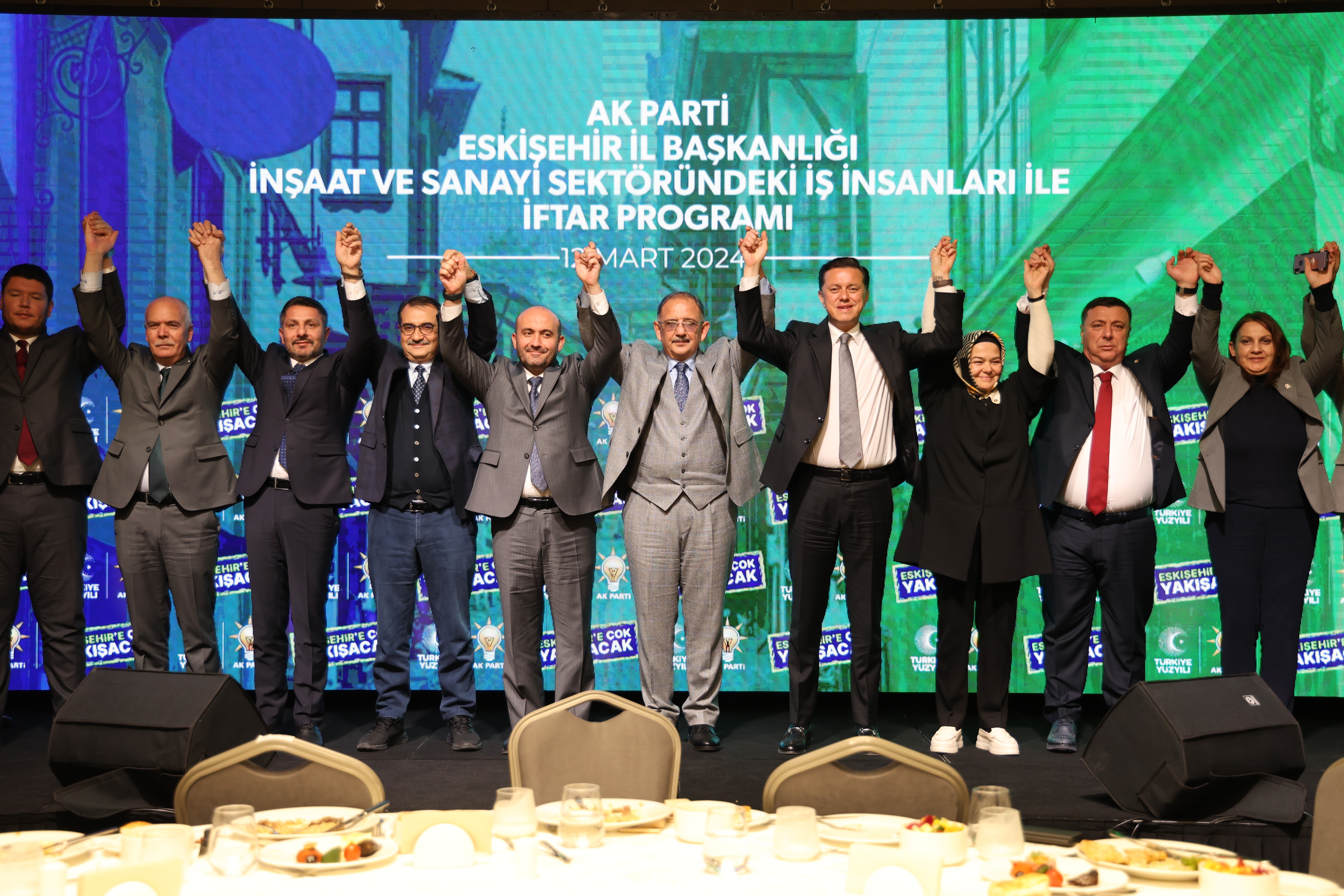 Bakan Özhaseki: "Deprem bölgesinde bu ayın sonuna kadar da 30 bin konutu daha dağıtacağız"