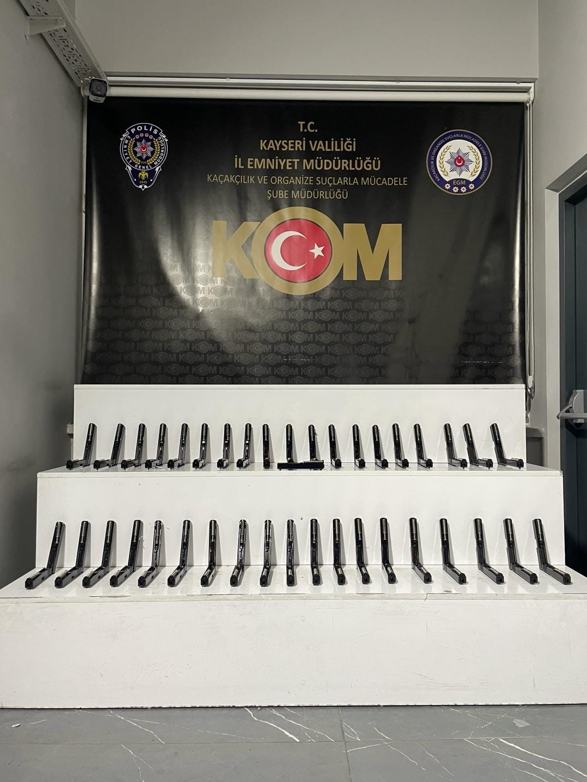 Kayseri'de nadir bulunan otomatik tabanca ele geçirildi!