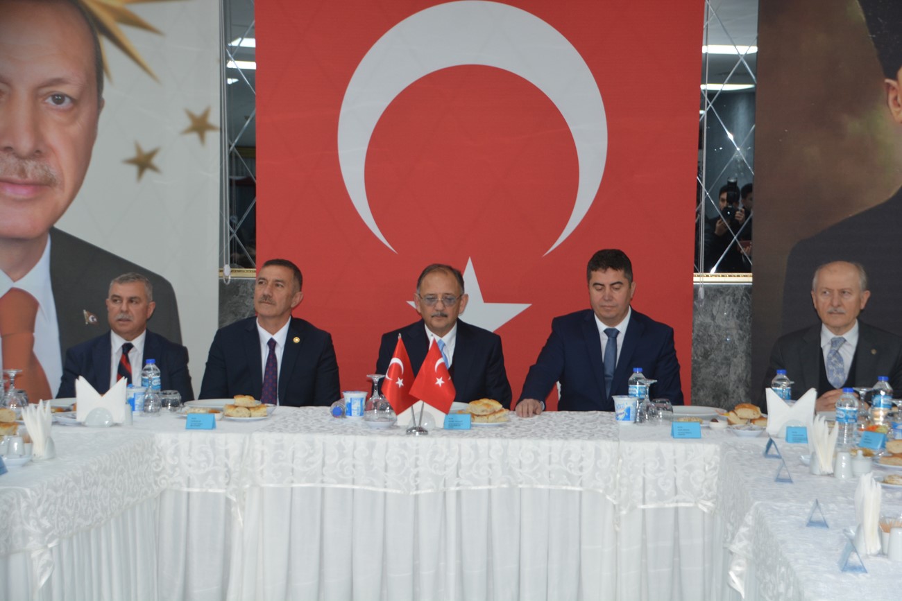 Bakan Özhaseki: "Türkiye'de kırılmamış 500’ün üzerinde fay hattı var, köpek kulübesini dahi sağlam yapmalıyız"