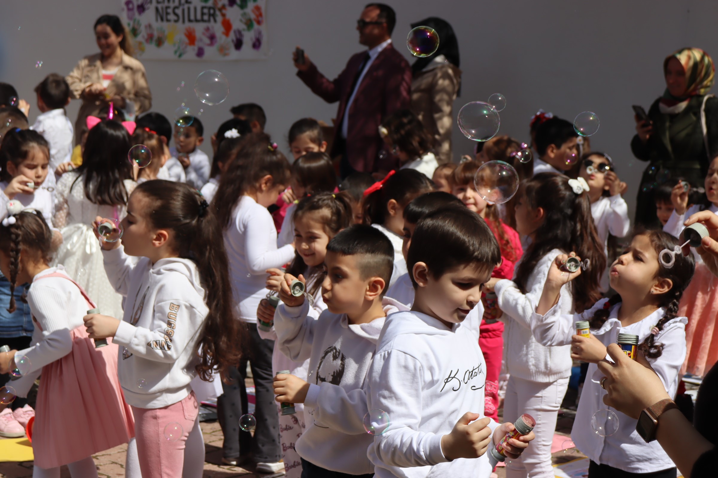 Anaokulu öğrencilerinden renkli etkinlik: Hijyene dikkat çektiler!