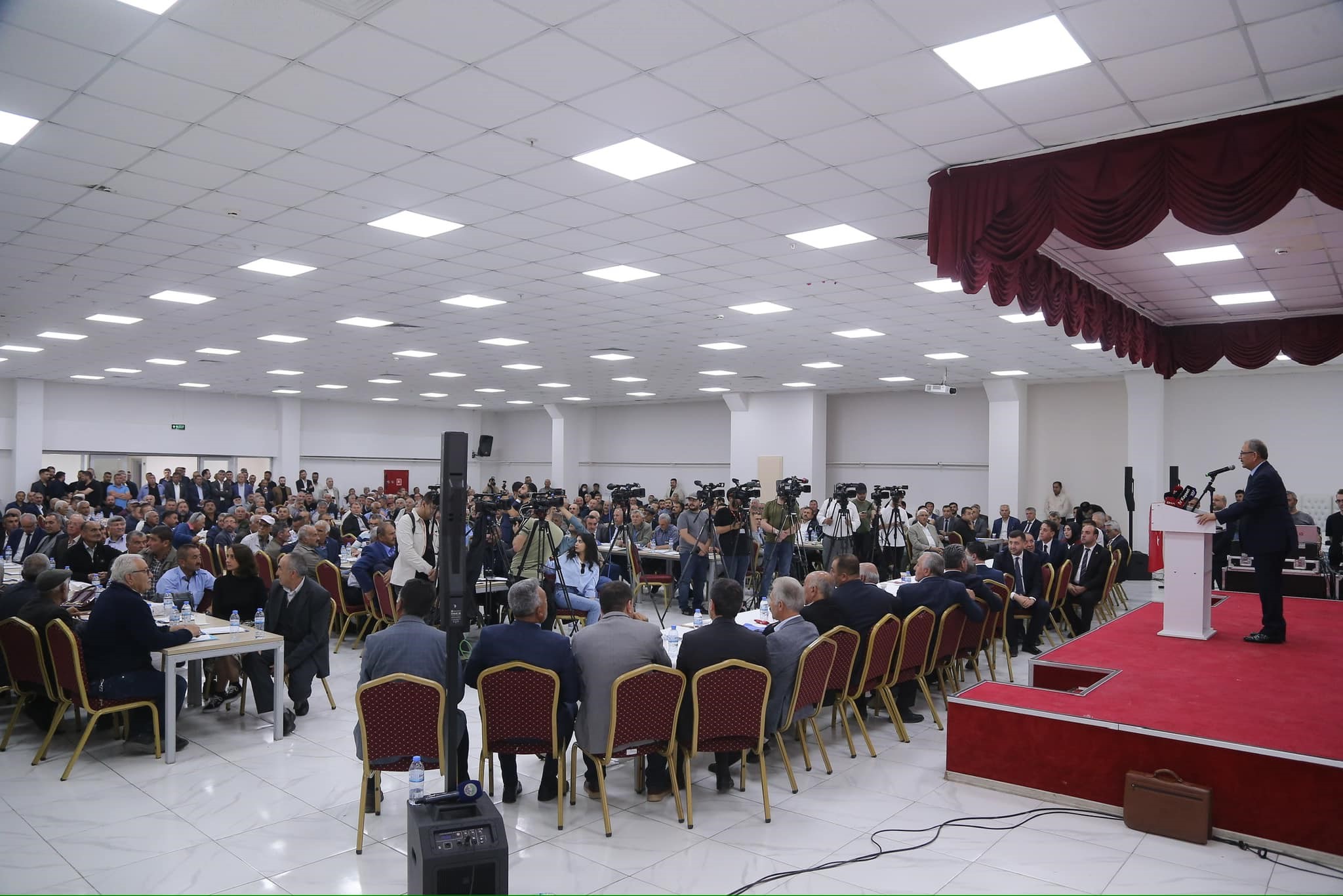 Bakan Özhaseki: "İki Memduh birlikte el ele verirler, sizlere hizmet ederler"