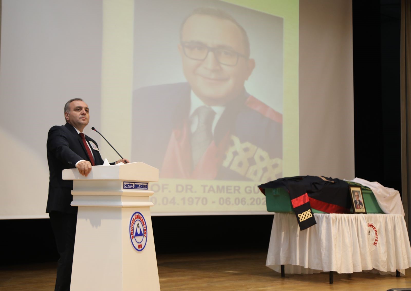 ERÜ’de vefat eden Öğretim Üyesi Prof. Dr. Güneş için tören düzenledi!