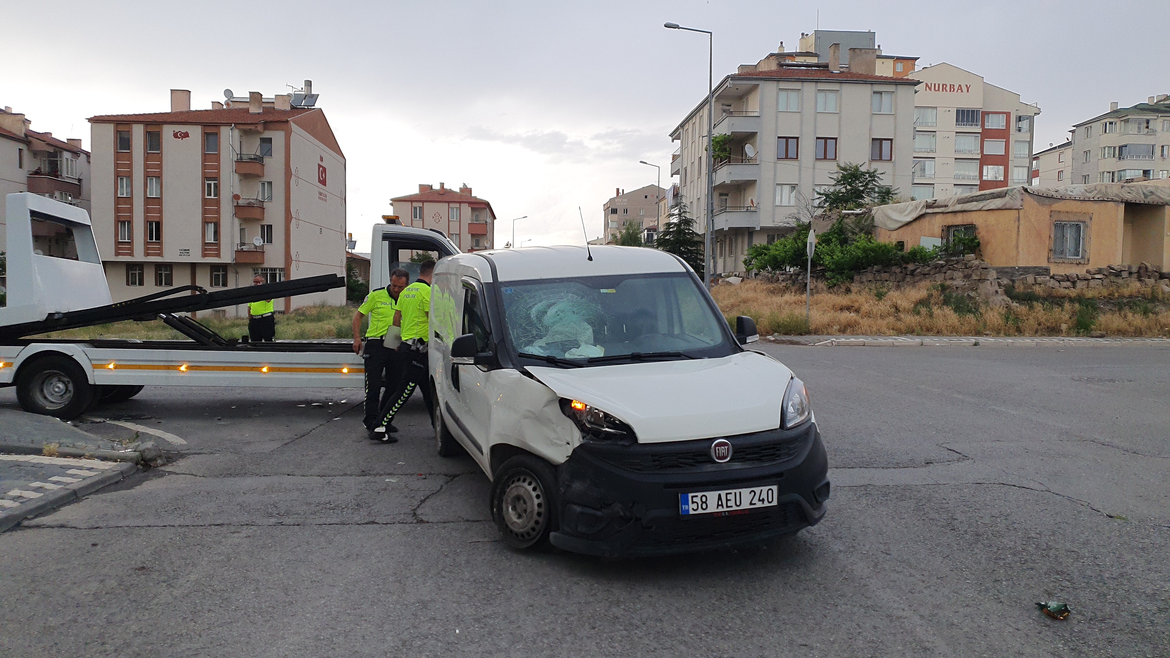 Kayseri'de iki hafif ticari araç çarpıştı: 10 yaralı!
