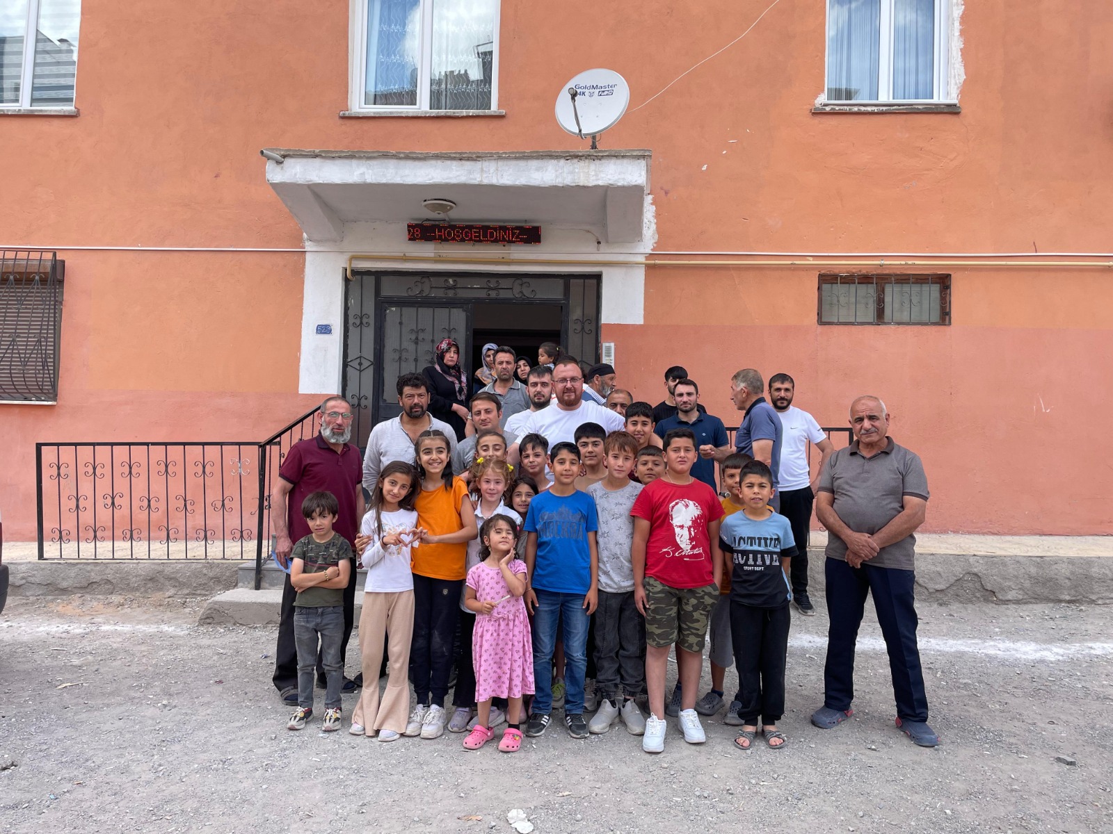 Mahalle halkı yönetmeliğe aykırı bina yapılacağı iddiasıyla tepki gösterdi!
