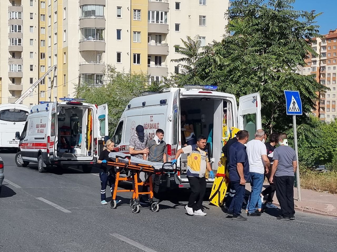 İşçi servisi ile kamyon çarpıştı: 10 yaralı!