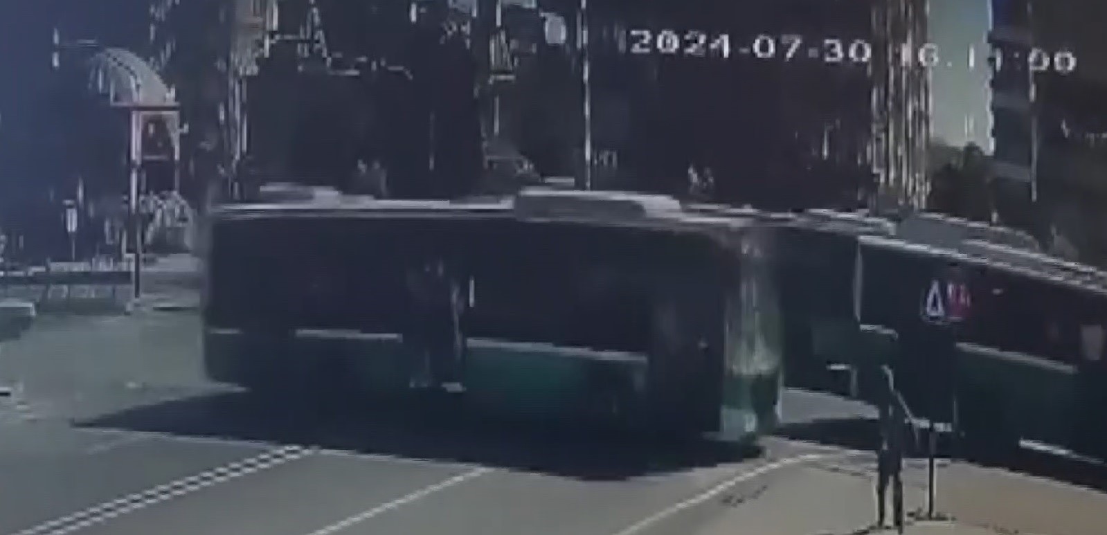 Freni patlayan halk otobüsü dehşet saçtı: 4 yaralı!