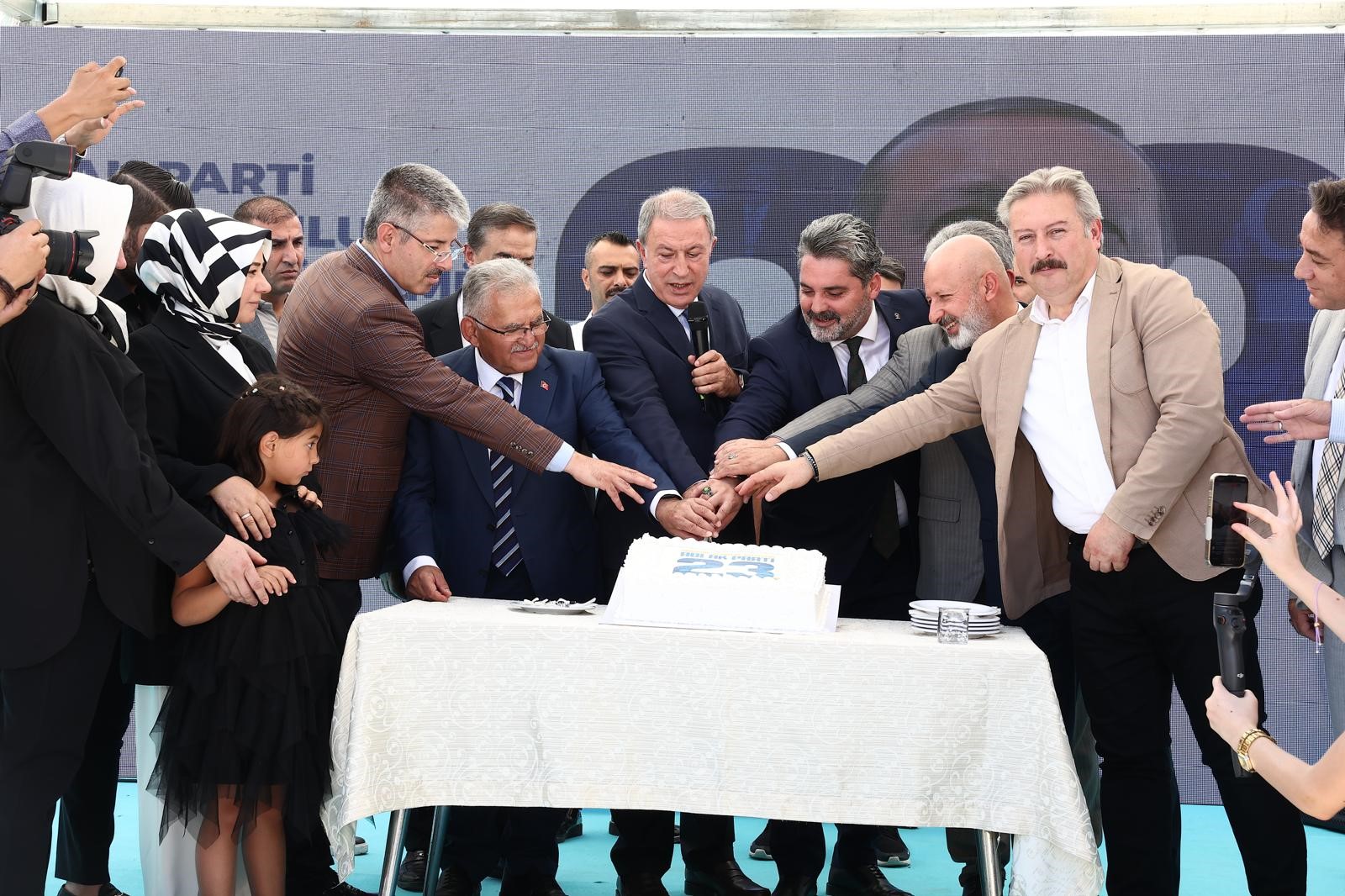 Kayseri Teşkilatı AK Parti'nin 23. kuruluş yıl dönümünü kutladı!