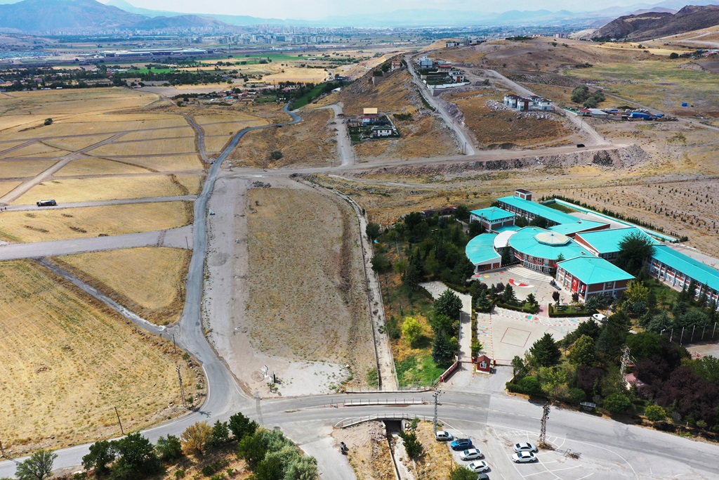 Başkan Çolakbayrakdar, Ertuğrulgazi Mahallesi'nde Yeni Altyapı ve Yol Çalışmalarını Tamamladı!