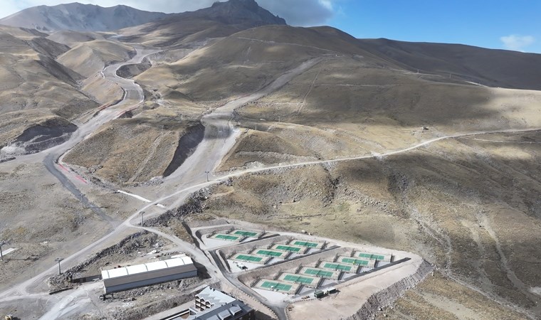 Erciyes'teki 2 bin 300 rakımlı tenis kortlarına tepki: 'Canım ülkemin parasına vallahi yazık'