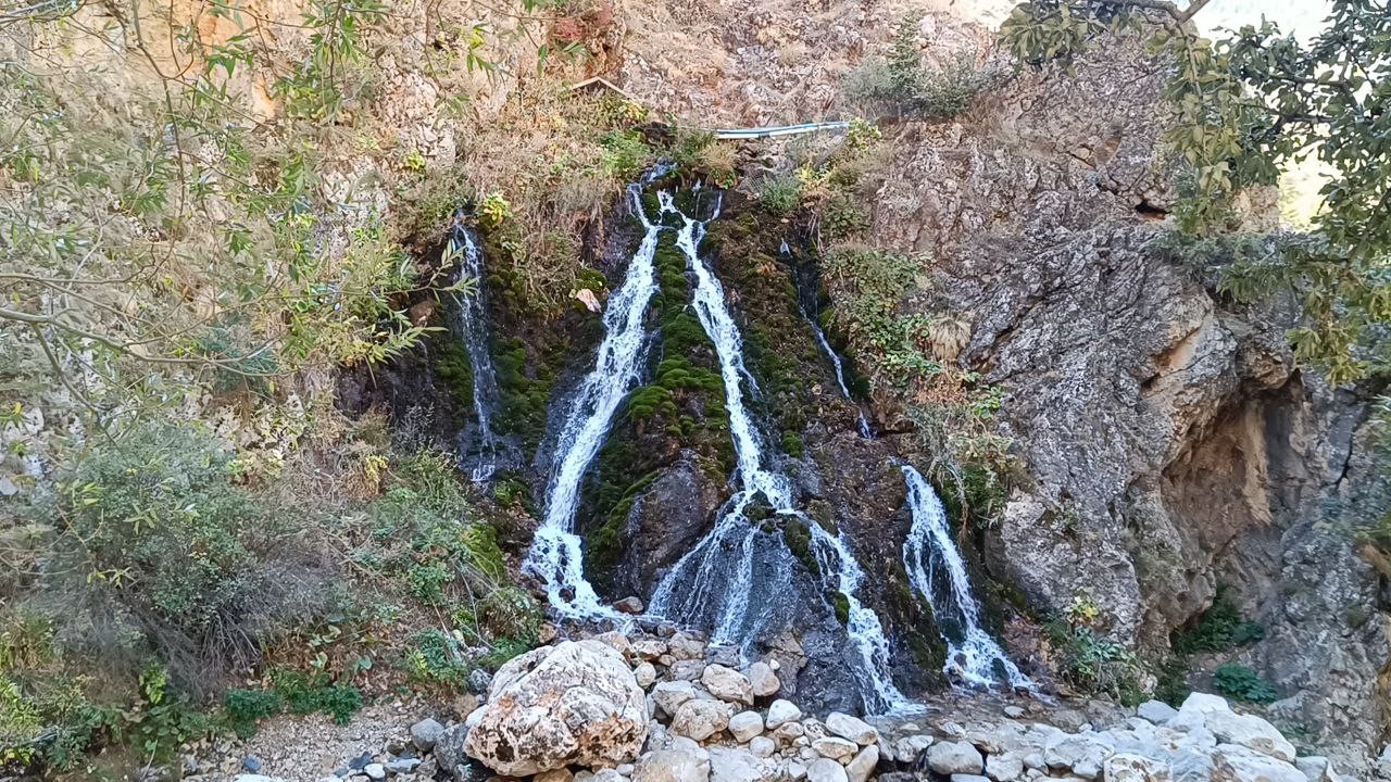 9 yaşında ekmeğinin peşinde!