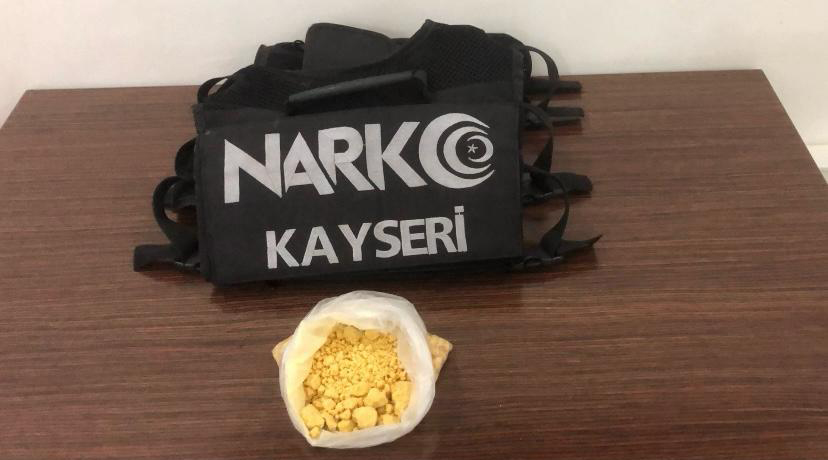 Narkotik Arama Köpeği ‘Eta' tacirlere geçit vermedi: 2 gözaltı!