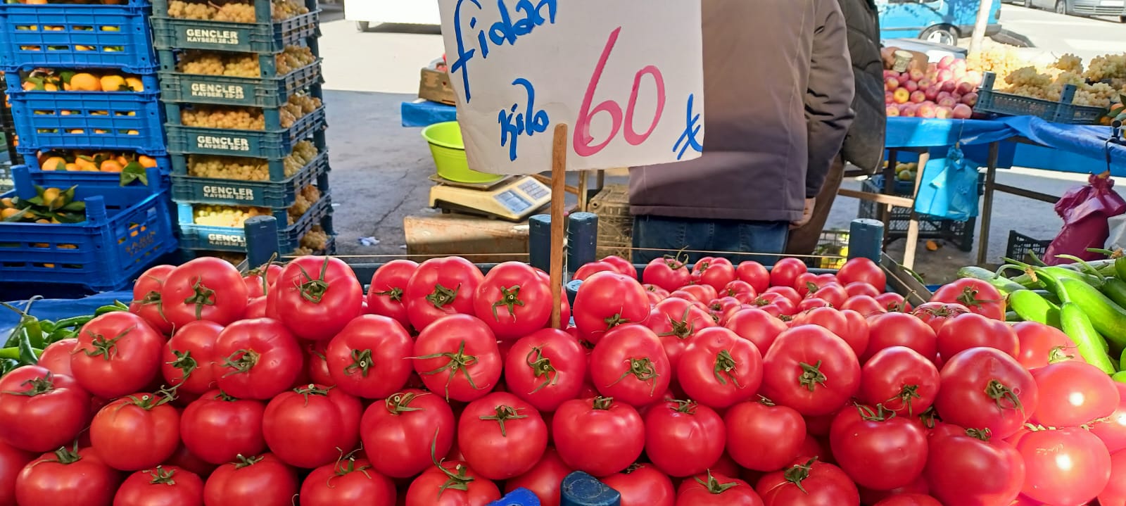 Kayseri Pazarı'nda Fiyatlar Dalgalanıyor: Brokoli 120 Lira ile En Pahalı, Patates 10 Lira ile En Ucuz