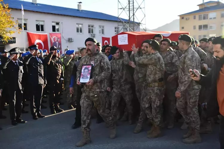 Tunceli'de şehit olan polis memuru, törenle memleketine uğurlandı!