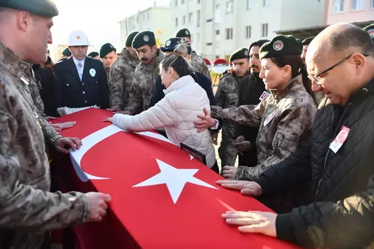 Tunceli'de şehit olan polis memuru, törenle memleketine uğurlandı!