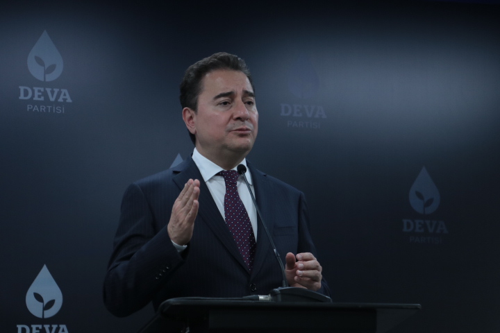 Dervişoğlu: Objelerden, işaretlerden siyaset yapılmasını çok yerinde bulmuyorum!