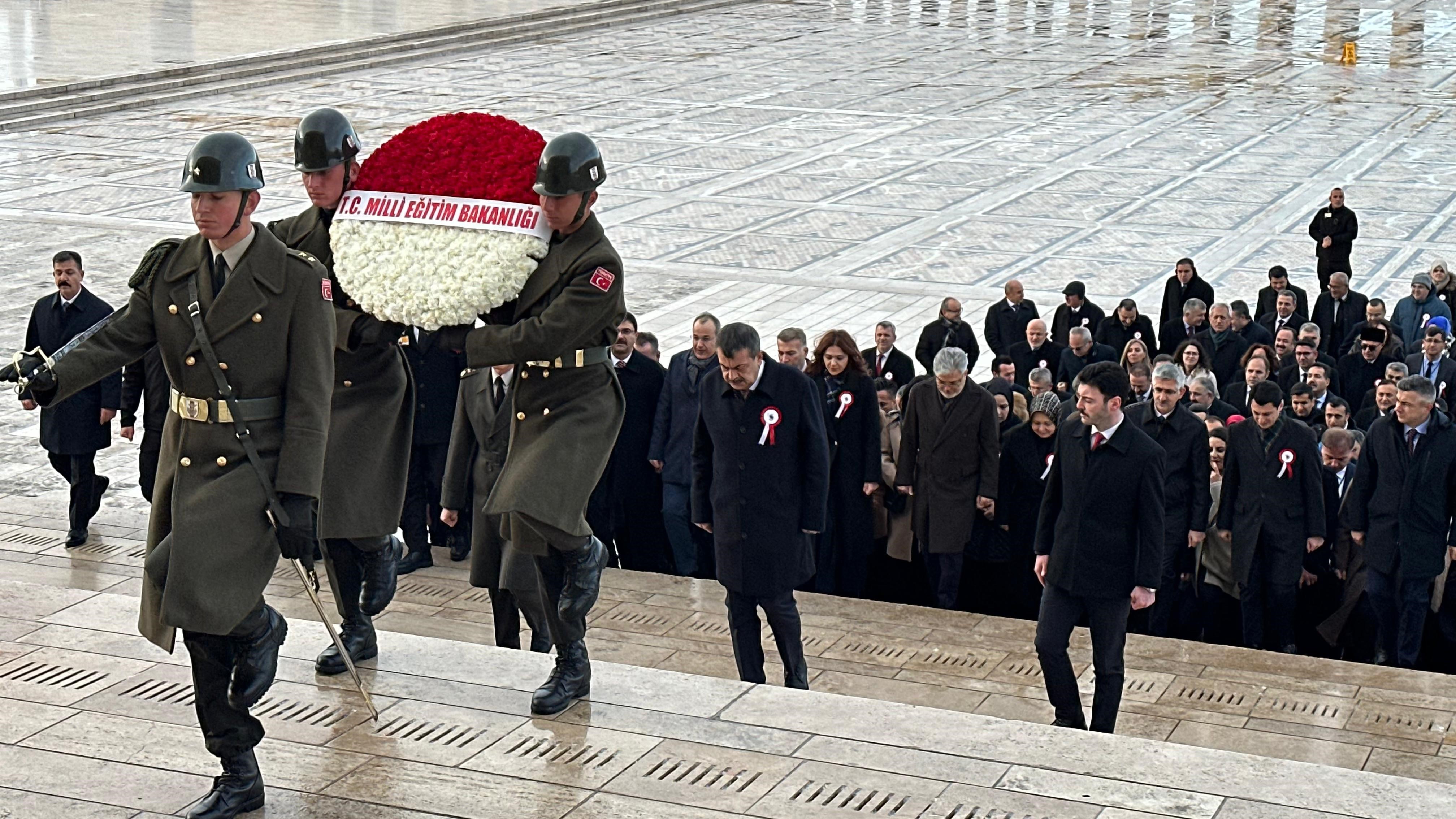 Bakan Tekin, 81 ilden gelen öğretmenlerle Anıtkabir'i ziyaret etti!