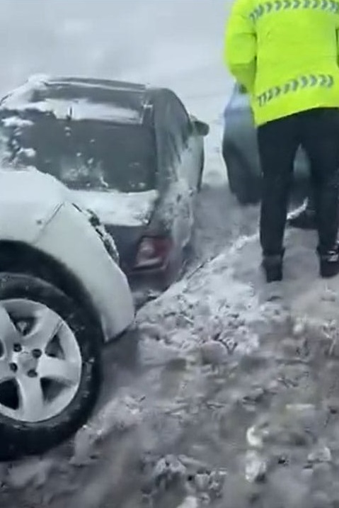 Kayseri, Kırşehir karayolunda 9 araç zincirleme kazaya karıştı: 9 yaralı