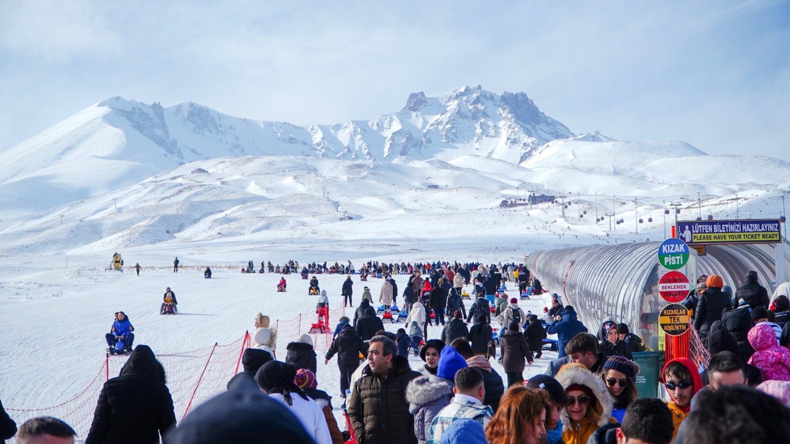Erciyes'e hafta sonu ziyaretçi akını!