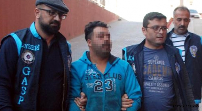 İdrarıyla Araç Camlarını Silen Kişi, MOBESE Kameralarına Yakalandı