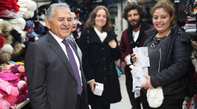 Başkan Memduh Büyükkılıç’tan kandil simidi ikramı…