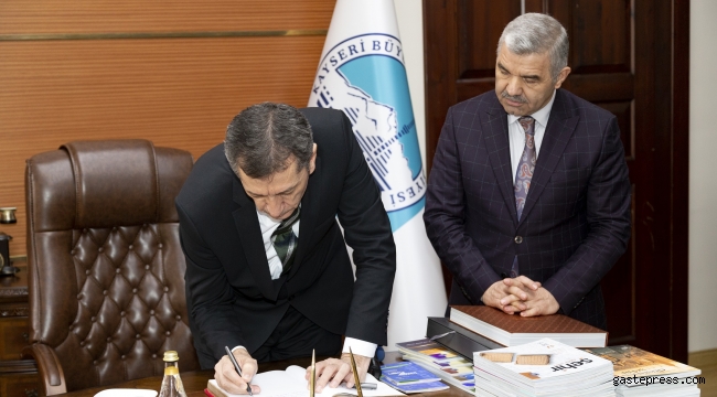 “BAŞKANIM SANATINI KONUŞTURMUŞ”