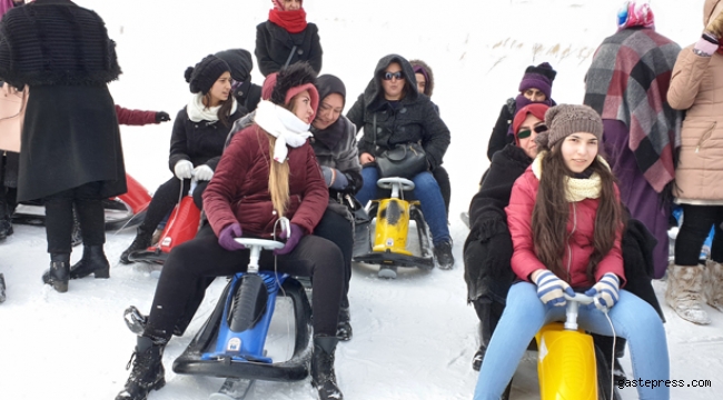 Anneleri ve Kızları Erciyes'te