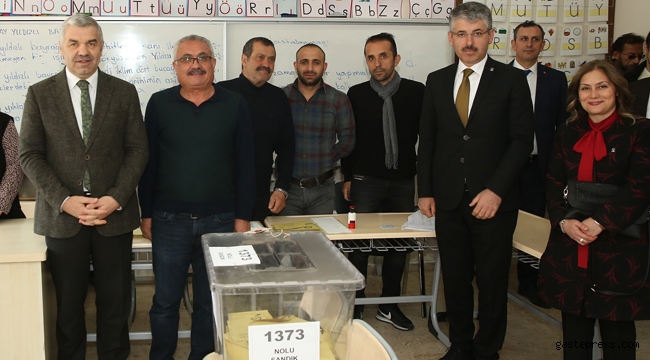 Başkan Çelik, oyunu seçimlerin hayırlı olması temennisiyle kullandı