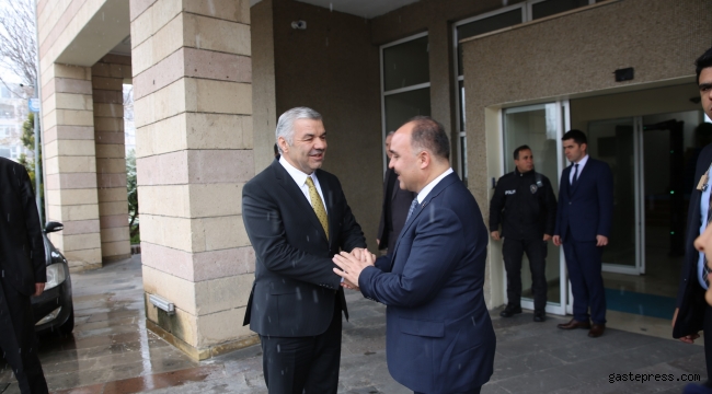 Başkan Çelik, Vali Günaydın’a veda ziyaretinde bulundu.