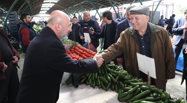   Başkan Çolakbayrakdar'a Yeni Mahalle Semt Pazarında Sevgi Seli