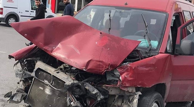 Kayseri'de 3 aracın karıştığı trafik kazasında 1 kişi öldü, 2 kişi yaralandı
