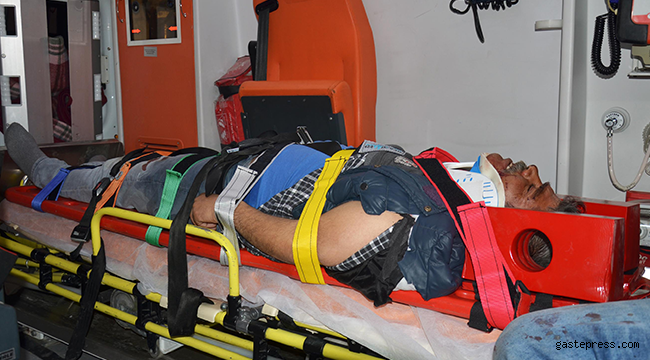 Kayseri'de otomobil bahçe duvarına çarptı: 4 yaralı