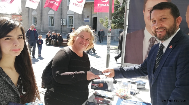 Saadet Partisi'nden Cumhuriyet Meydanı’nda Çay İkramı
