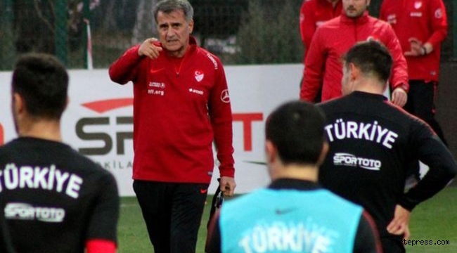 Şenol Güneş, A Milli Takım ile İlk Antrenmanına Bugün Çıktı