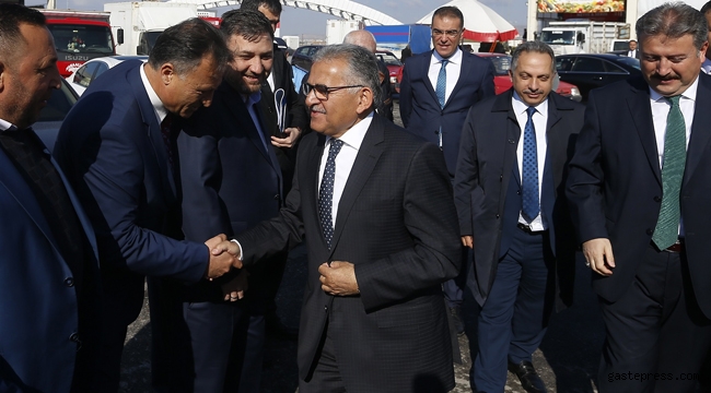 Başkan Büyükkılıç, hal esnafıyla görüştü