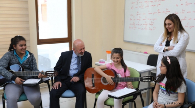 Başkan Çolakbayrakdar, Sanatsever Çocuklarla Birlikte
