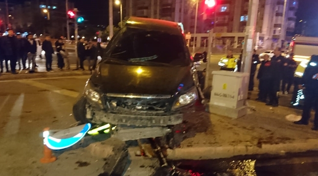 Kayseri'de 2 otomobil çarpıştı: 1 ölü, 8 yaralı