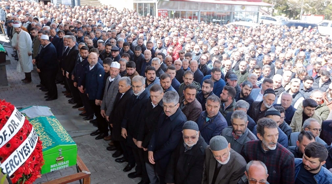 Kayseri'de 5'inci kattan düşerek hayatını kaybeden 2 yaşındaki çocuk toprağa verildi